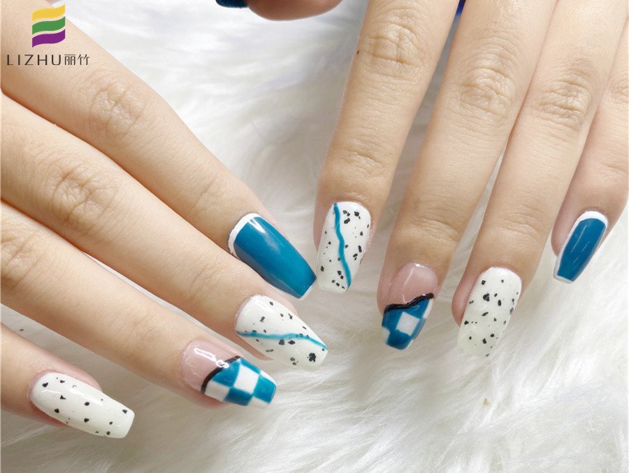 秋冬撞色美甲推薦，看看廣西南寧美甲學(xué)校哪家教得好