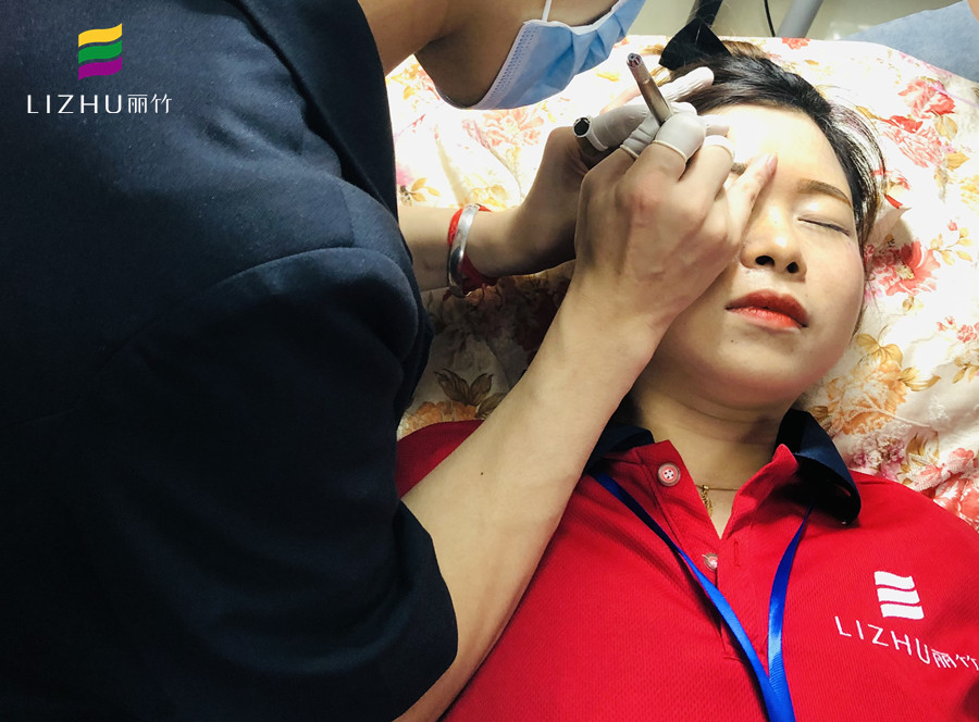 紋繡后眉毛發(fā)癢應(yīng)對方法（上），南寧紋繡護理