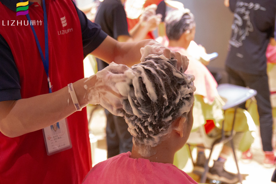 頭發(fā)干枯毛躁怎么辦？廣西美發(fā)護理技巧大放送