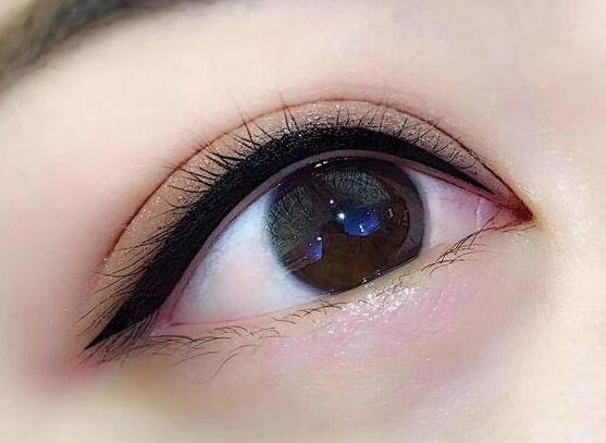 美瞳線多久可以碰水？廣西紋繡培訓(xùn)機構(gòu)分享