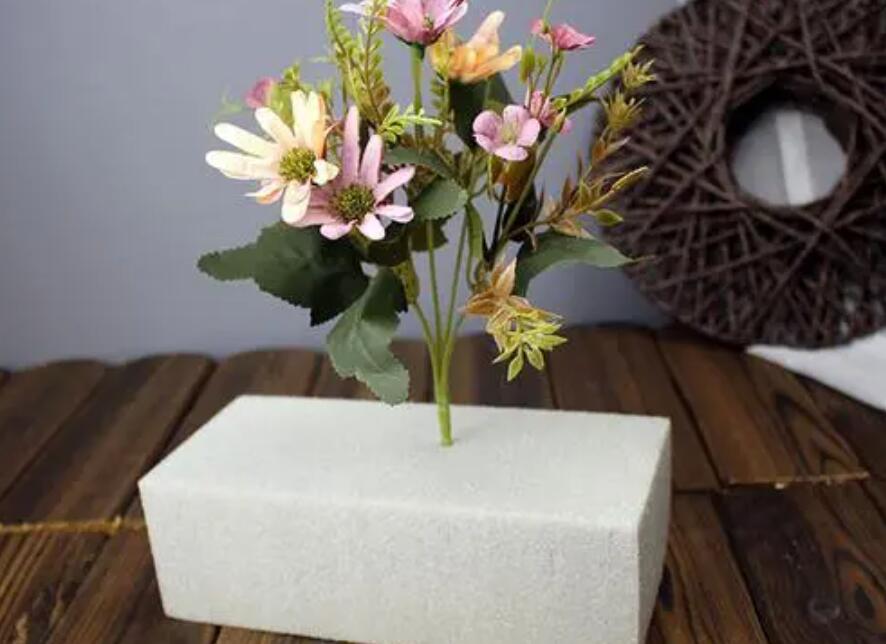 插花需要哪些材料？南寧婚慶花藝培訓(xùn)學(xué)校幫你盤點(diǎn)