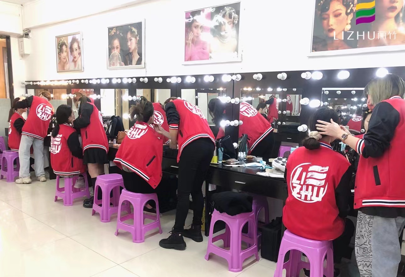 化妝新手畫眉注意事項(xiàng) | 南寧化妝基礎(chǔ)課程