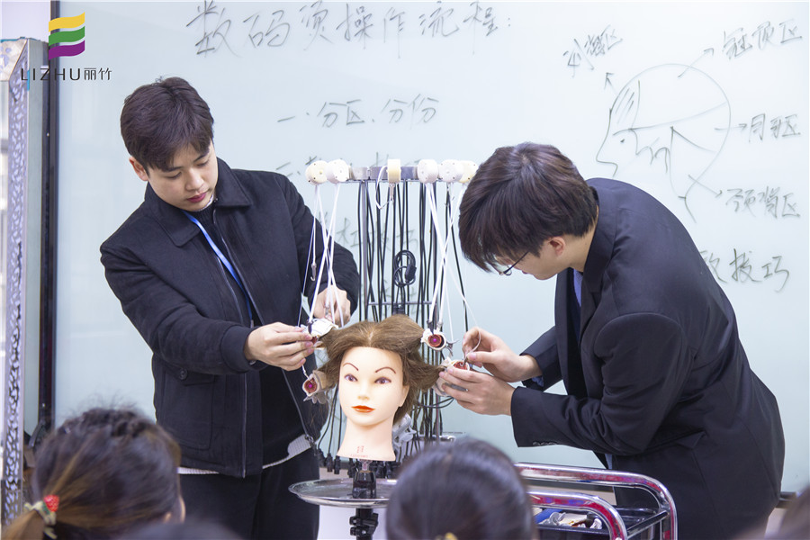 數(shù)碼燙操作流程，學(xué)燙染到麗竹學(xué)校