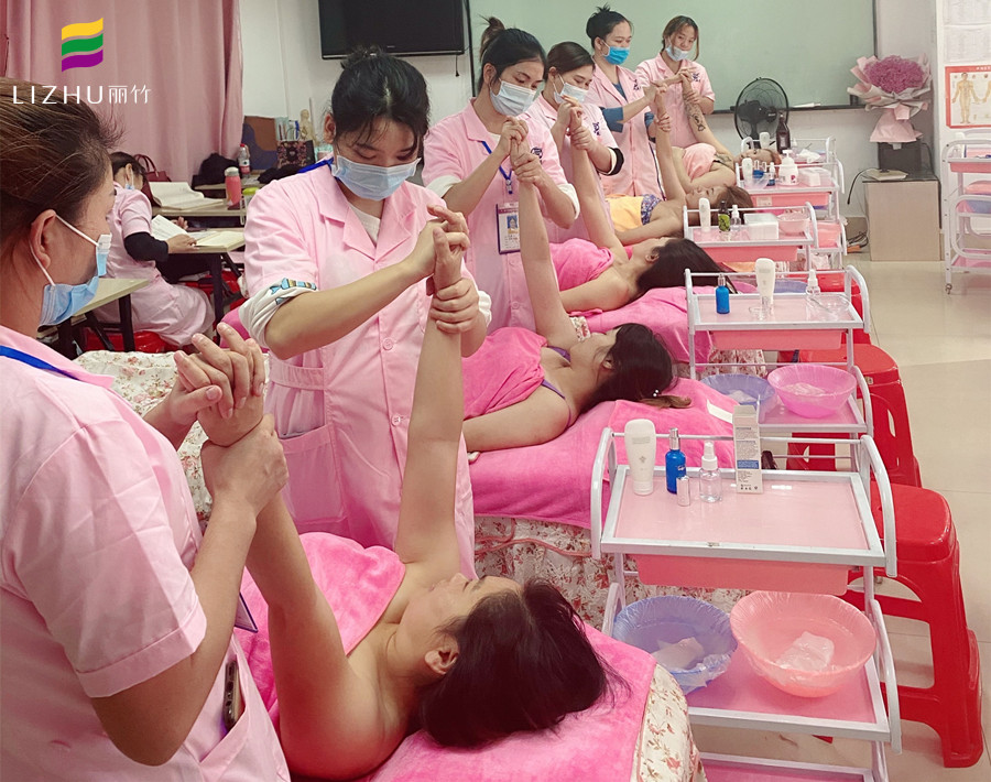 手部按摩護(hù)理方法，廣西南寧美容師培訓(xùn)課程