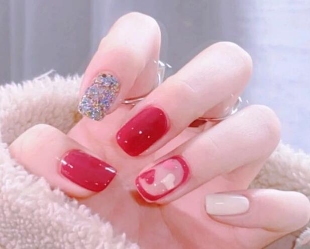 玫粉色美甲，廣西美甲學(xué)校帶你感受初戀的味道