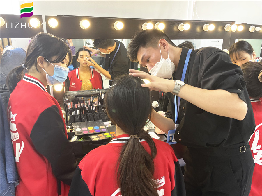 畫眼妝前要做什么？廣西學(xué)化妝基礎(chǔ)