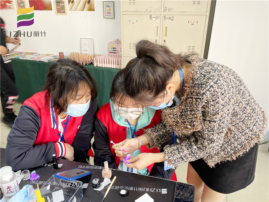 南寧美甲培訓(xùn)學(xué)校哪家好？歡迎到麗竹美甲精 英班試聽