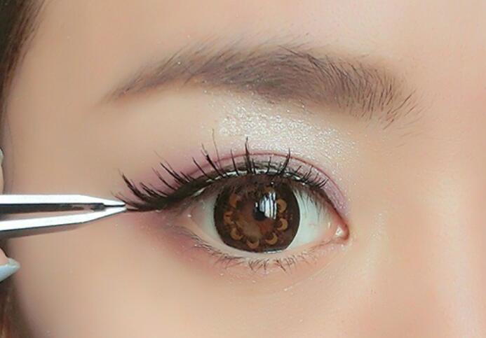 嫁接睫毛有什么好處？南寧美睫紋繡學(xué)校分享