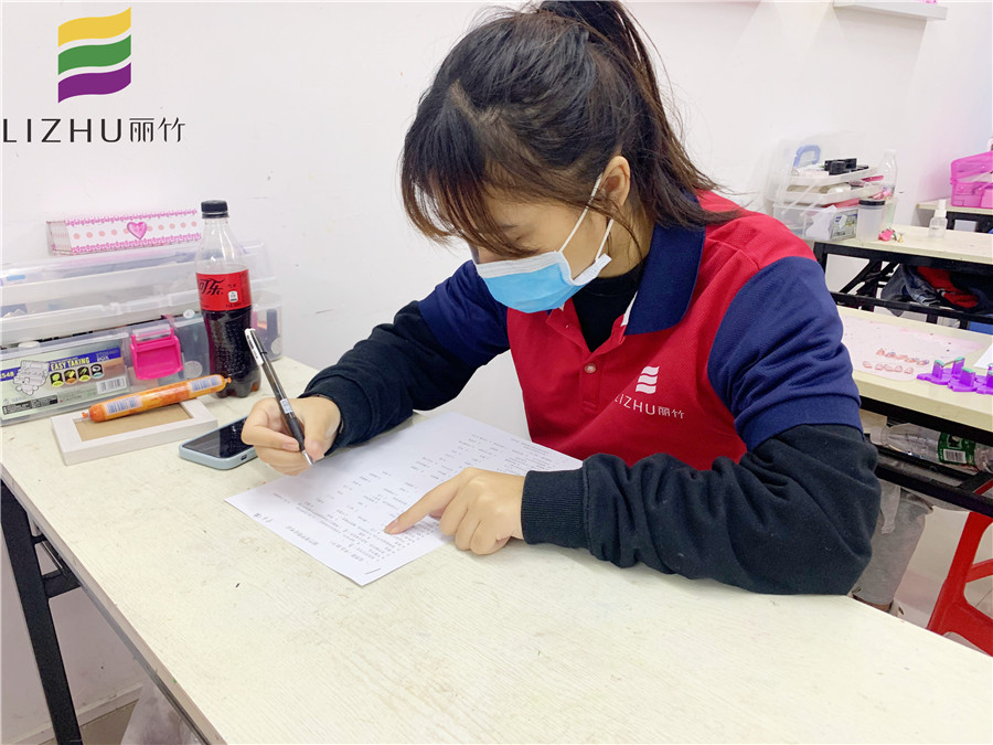 廣西美甲學(xué)校十大名校：學(xué)美甲為什么要重視理論？