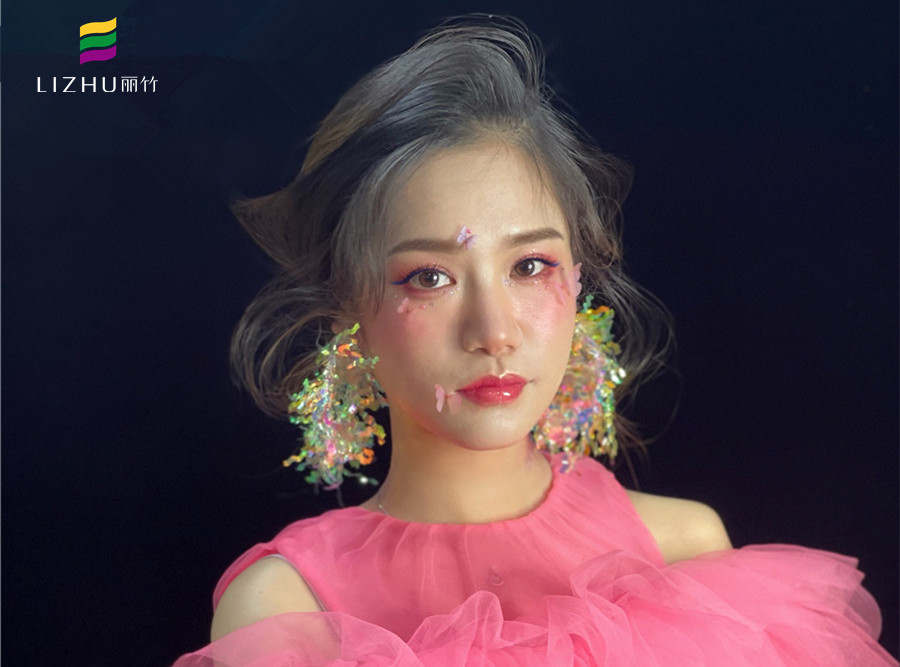 新娘桃花妝造型，告訴你學(xué)新娘妝到哪里學(xué)