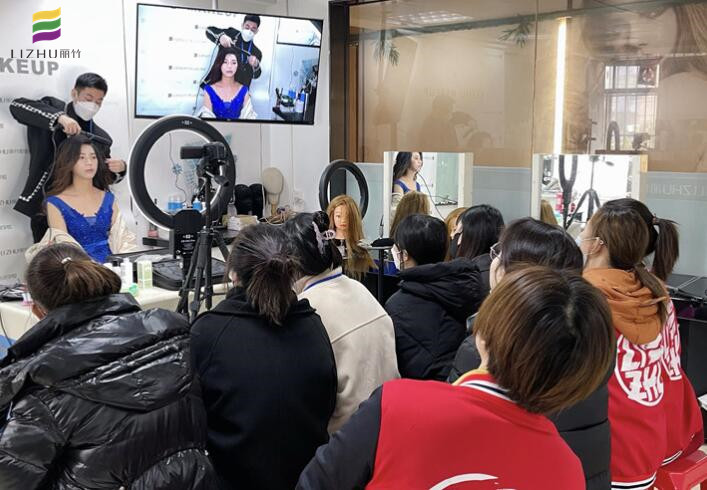 南寧彩妝化妝培訓(xùn)學(xué)校-麗竹學(xué)校化妝課程