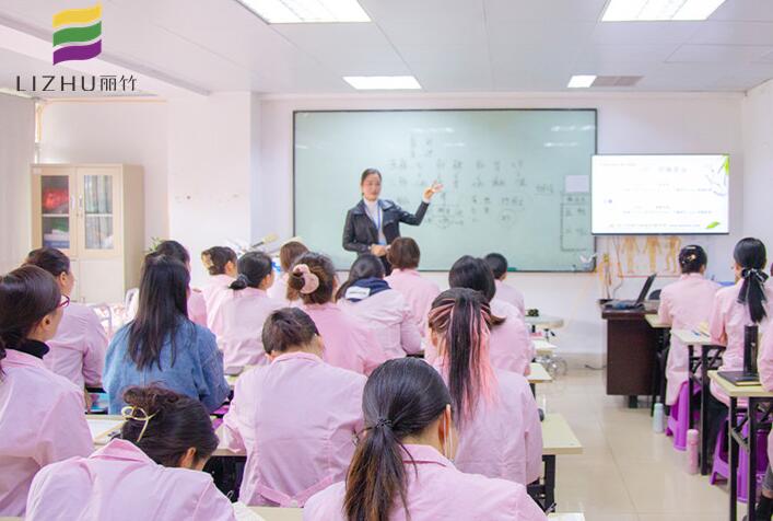 美容學(xué)理論知識重要嗎？廣西專業(yè)美容培訓(xùn)告訴你