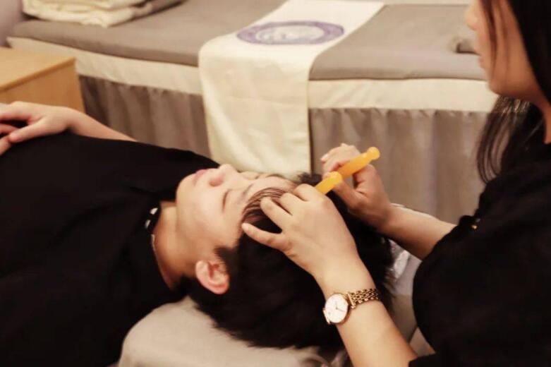 頭部撥筋的好處，南寧美容學(xué)校十大品牌課程