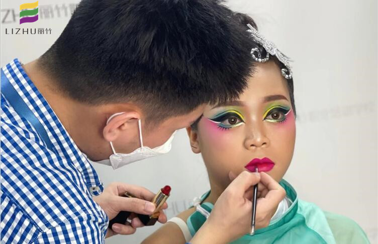 舞臺(tái)妝的特點(diǎn)，廣西彩妝培訓(xùn)機(jī)構(gòu)分享