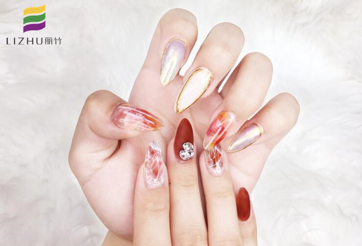 日式風(fēng)格暈染美甲，南寧美甲短期培訓(xùn)班作品