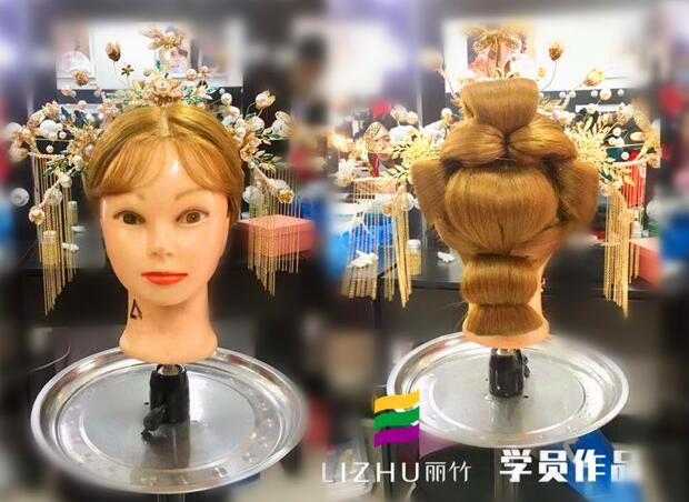 秀禾卷筒造型手法，廣西新娘化妝培訓(xùn)給你教程