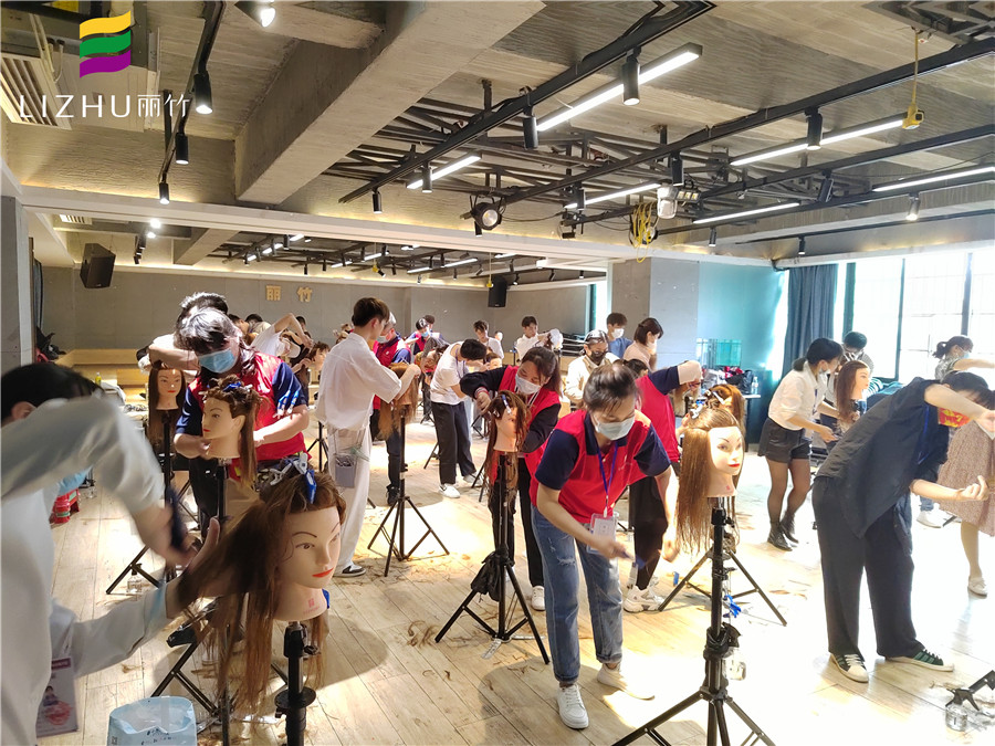 南寧學(xué)剪女頭發(fā)哪里比較好？歡迎到南寧女士剪發(fā)培訓(xùn)班