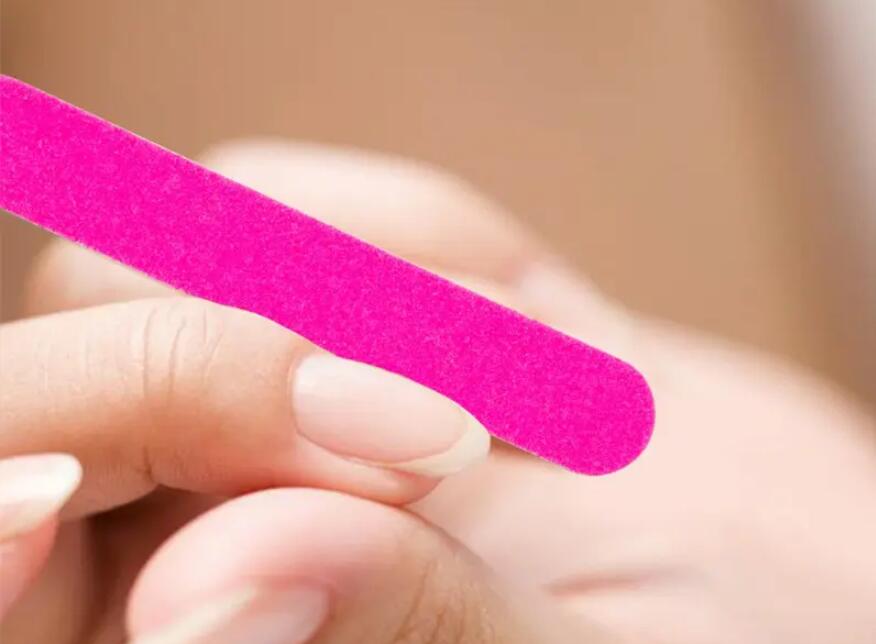 美甲為什么要打磨？南寧美甲師專業(yè)學(xué)校幫你