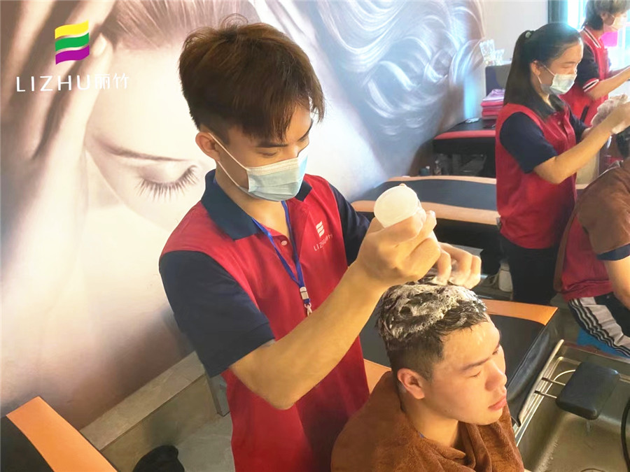 中式洗頭與泰式洗頭的不同，南寧美發(fā)洗頭學(xué)校專(zhuān)業(yè)解答