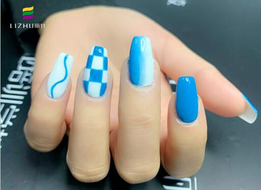 棋盤格美甲，南寧時尚美甲培訓引領復古風