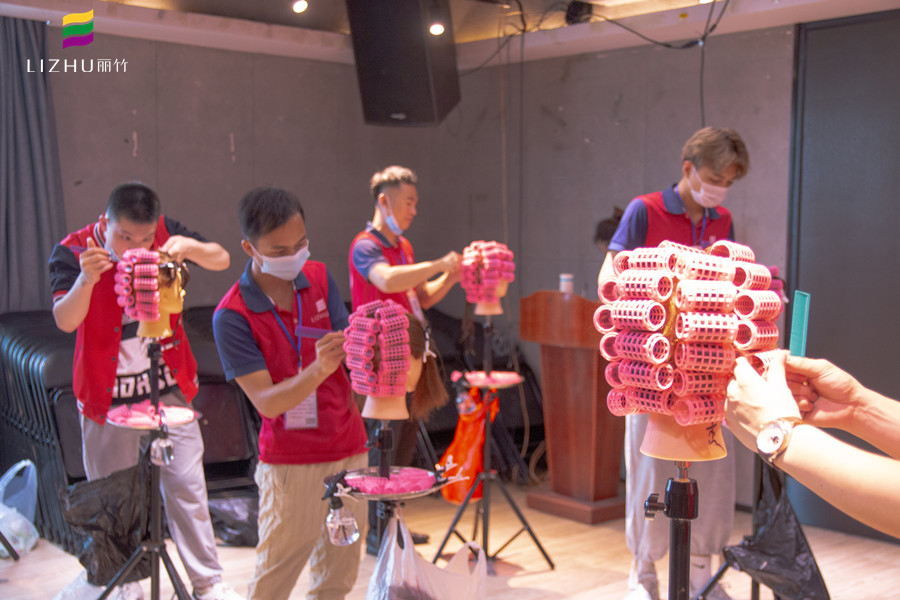 美發(fā)燙染師的考核標(biāo)準(zhǔn)，廣西專業(yè)正規(guī)美發(fā)學(xué)?？偨Y(jié)好了