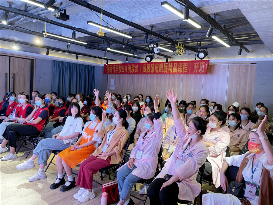 麗竹學(xué)校第2期紋繡課程公開(kāi)課火爆全場(chǎng)