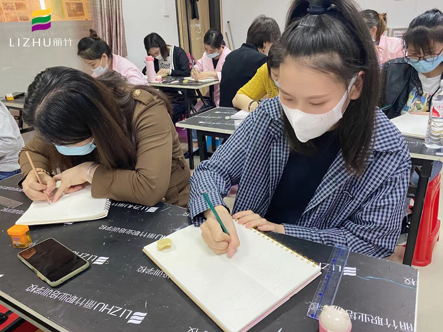 紋繡紙上練習(xí)的重要性，南寧專(zhuān)業(yè)紋繡學(xué)校幫你分析