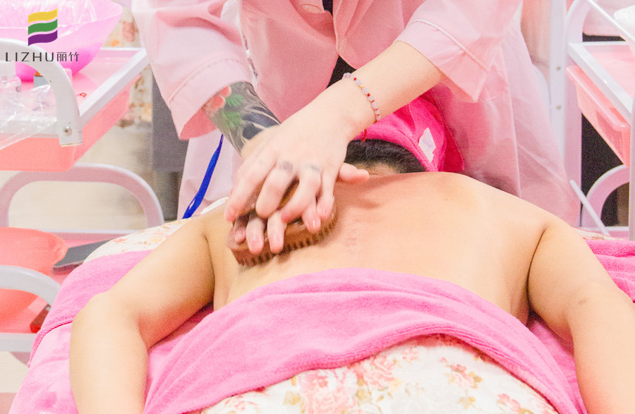 按摩刷刷背的好處，廣西美容按摩培訓班課程