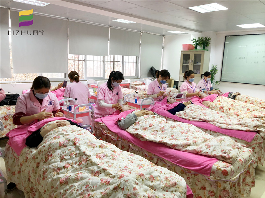 夏季美容護膚技巧，廣西學美容護膚專業(yè)介紹