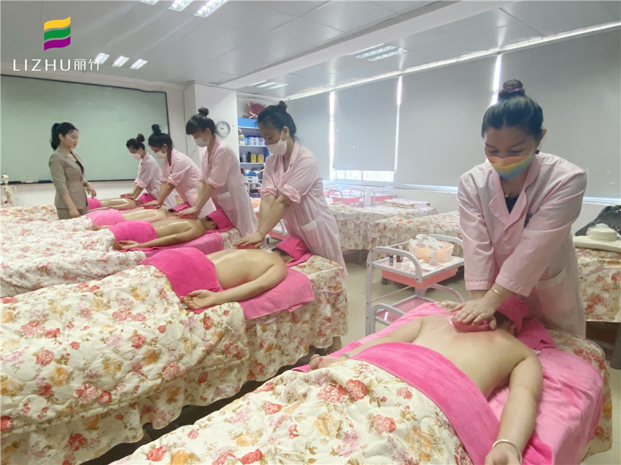 使用經(jīng)絡(luò)刷的注意事項，南寧美容職業(yè)學校課堂分享