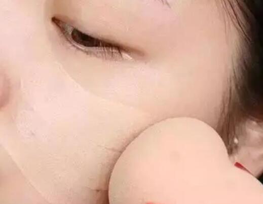 粉底液的正確存方法，南寧彩妝化妝培訓教你