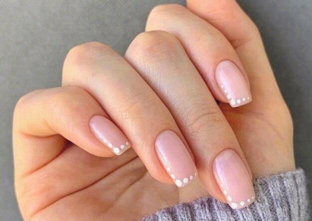 極簡風單色美甲，展示南寧培訓美甲哪家技術(shù)好