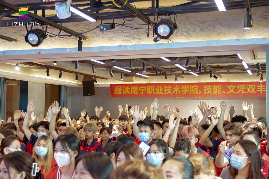 南寧美容美發(fā)化妝學(xué)校舉辦學(xué)歷提升宣講會(huì)