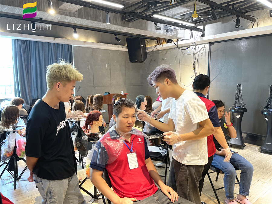 美發(fā)新手燙染技巧，廣西燙染培訓(xùn)課程