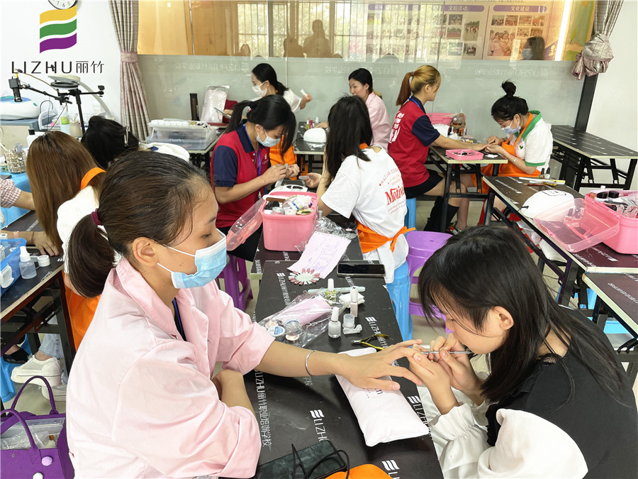 如何推死皮？南寧美甲培訓(xùn)學(xué)?；A(chǔ)課程