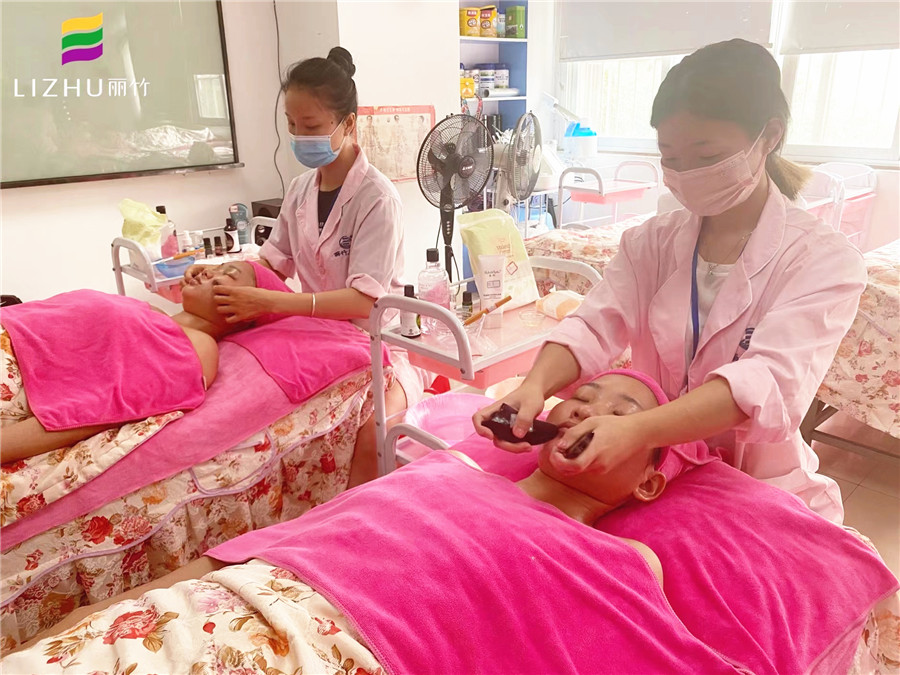 嘴周撥筋教程 ，南寧美容師培訓(xùn)課程剖析