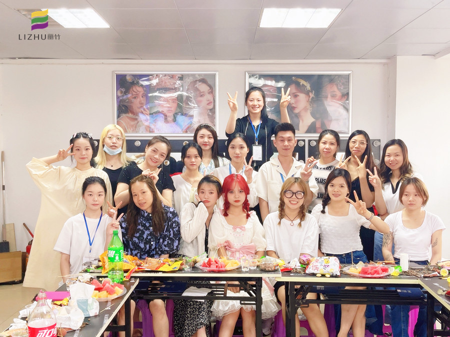 麗竹學(xué)校化妝全能班舉辦畢業(yè)座談會(huì)