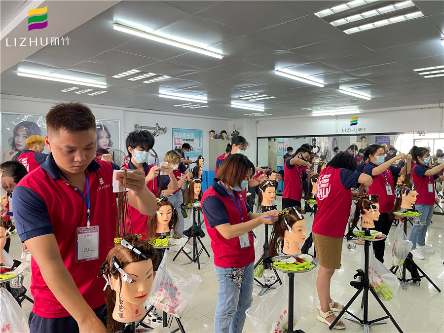 標(biāo)準(zhǔn)杠考核，南寧美發(fā)技師班現(xiàn)場實況