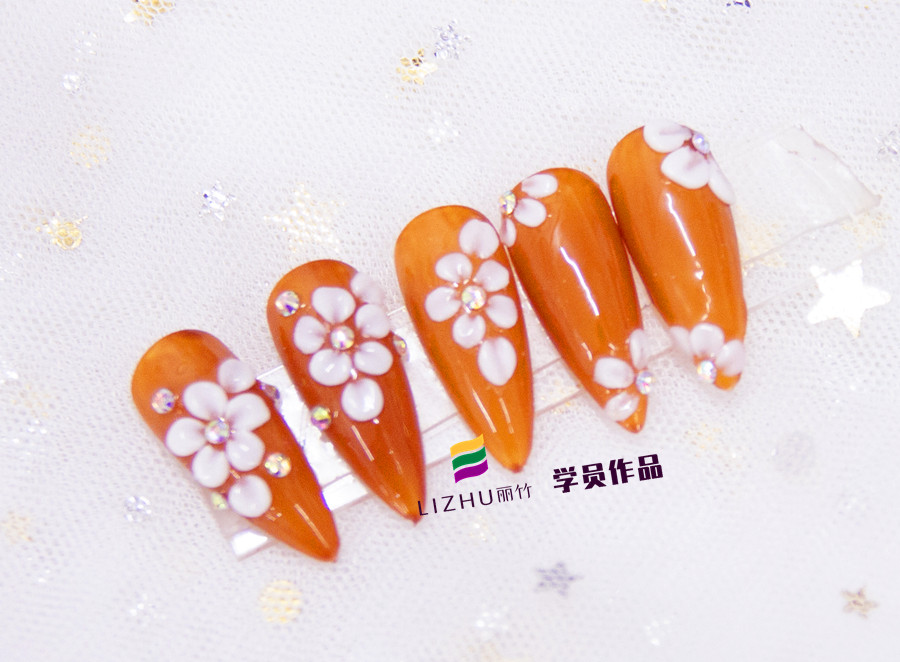 五瓣花雕花美甲，南寧美甲學(xué)校短期訓(xùn)練班作品
