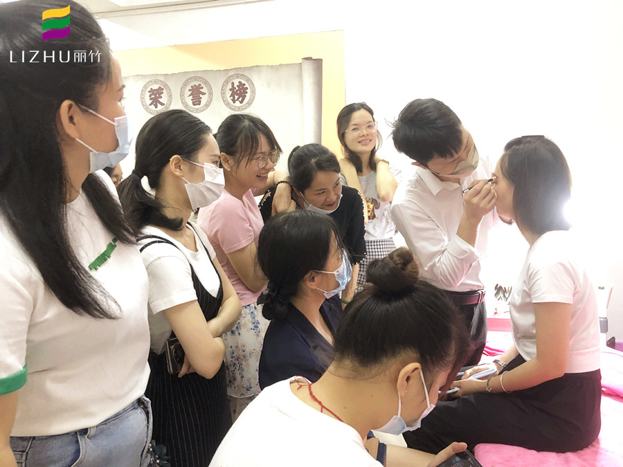 紋眉后怎么修眉才好看？南寧眉眼唇培訓學校教你