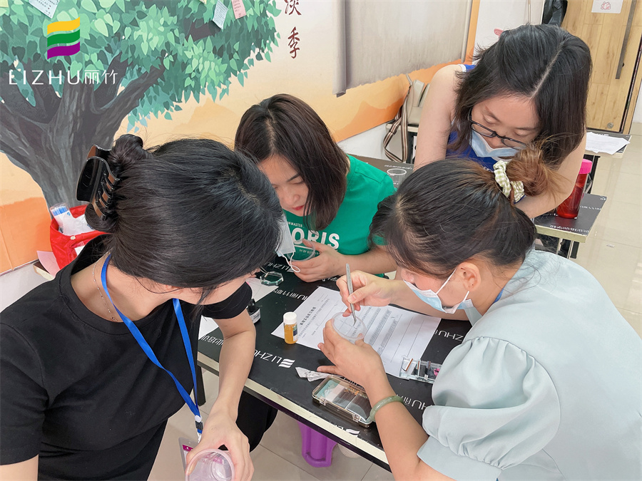 如何用杯子練習(xí)嫁接睫毛？來南寧美睫專業(yè)學(xué)?？纯窗?>
								
								<span id=