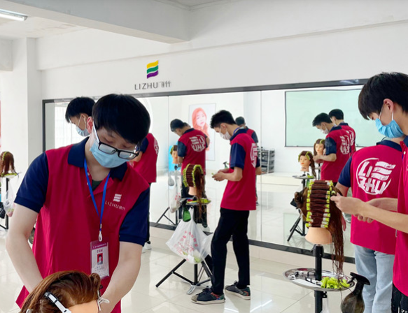 美發(fā)初學者上杠技巧，廣西燙染學校學上杠