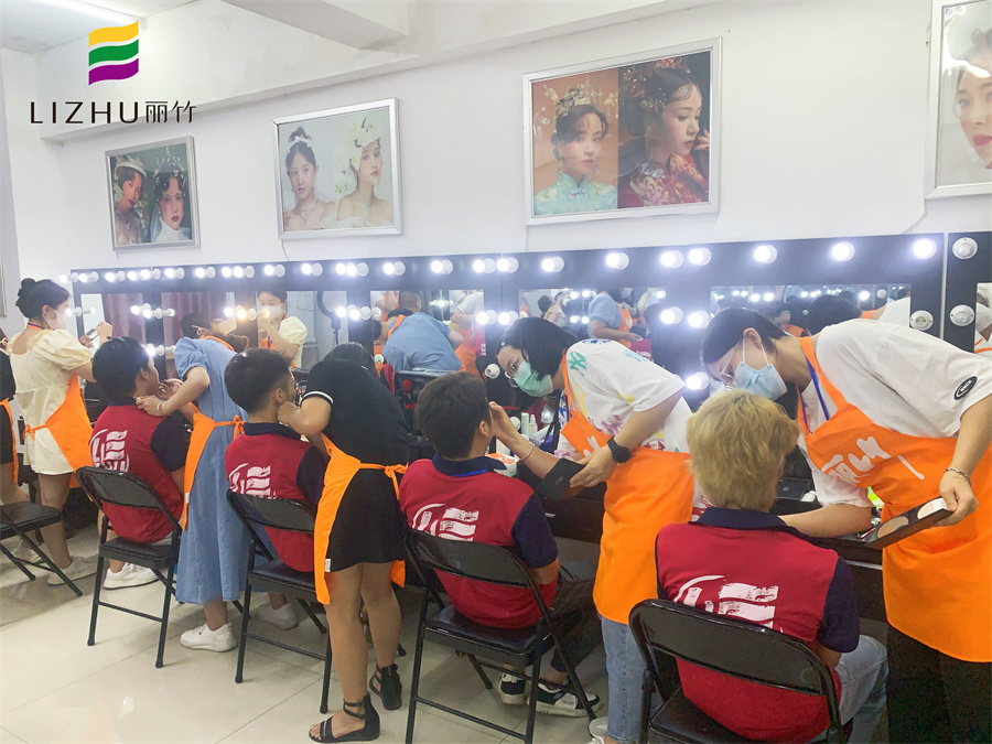 女士妝容和男士妝容的區(qū)別，廣西彩妝化妝專業(yè)培訓(xùn)課程