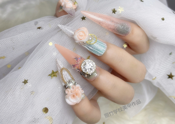 美甲掉漆補救方法，南寧美甲專業(yè)正規(guī)學校分享技巧