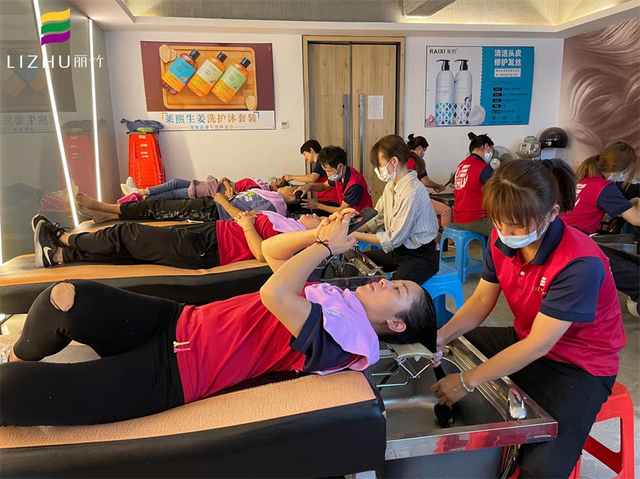 學(xué)美發(fā)店正確的洗頭方法，告訴你南寧哪里有洗頭培訓(xùn)技術(shù)？