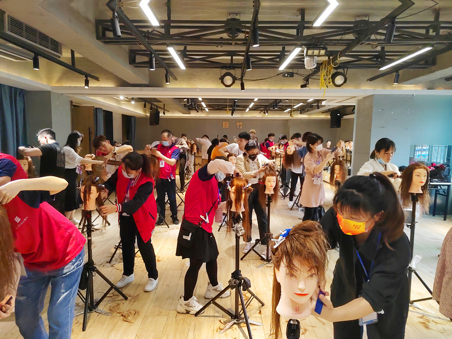 邊緣層次的常用修剪方法，南寧美發(fā)培訓(xùn)排行榜前十課堂筆記