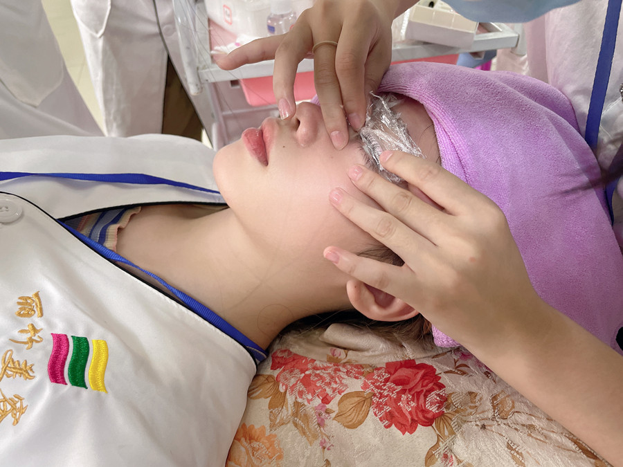 角蛋白翹睫術(shù)，廣西學美睫技術(shù)