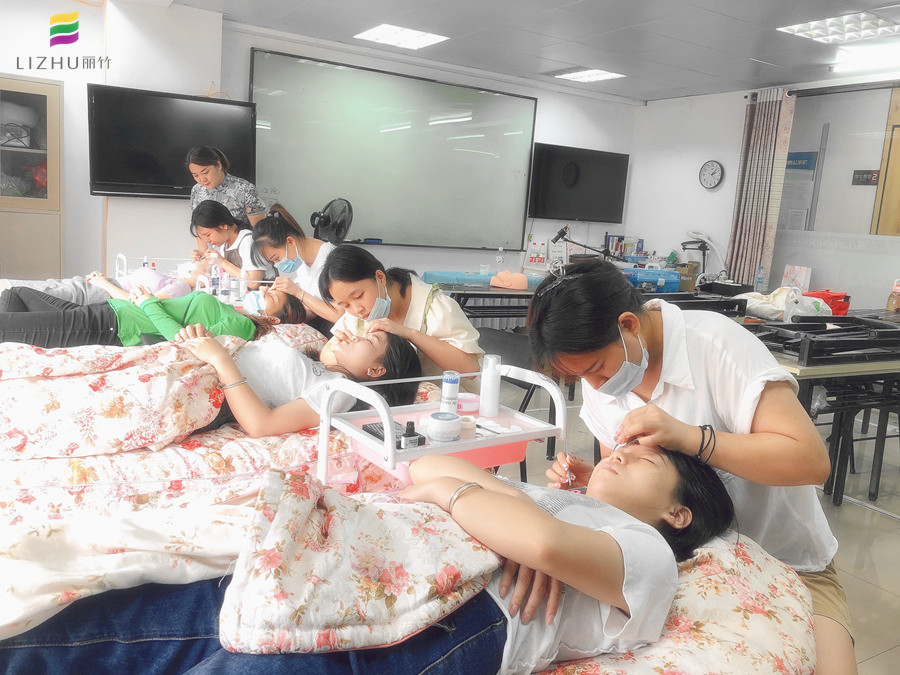 學(xué)美睫一般要多久學(xué)會(huì)？南寧學(xué)美睫要多少錢(qián)