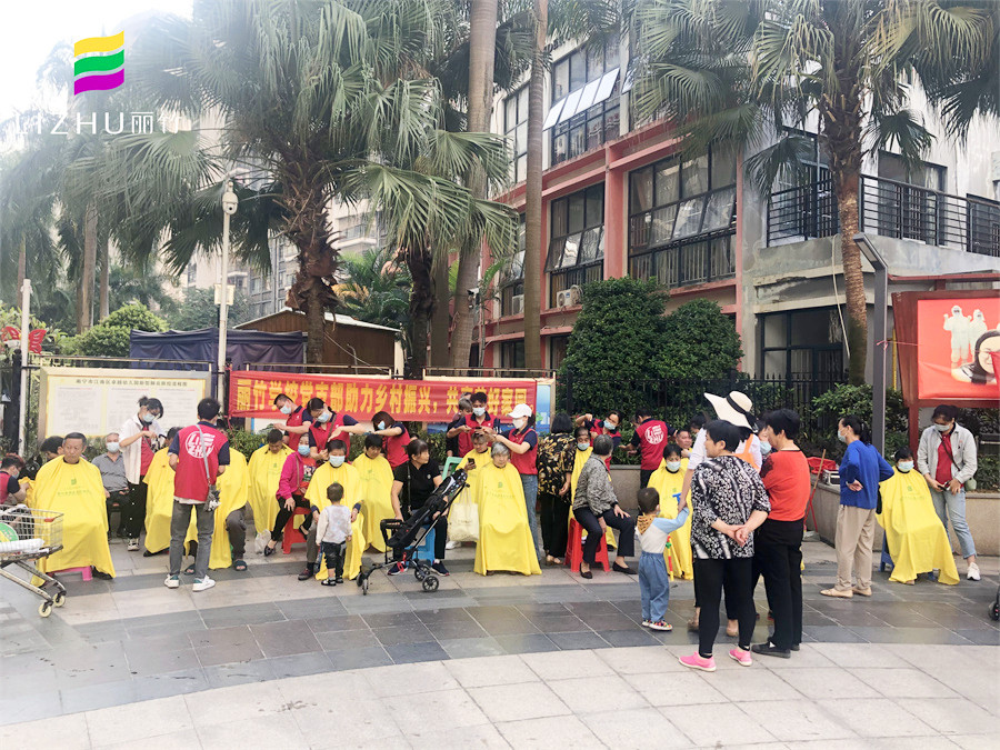 南寧美容美發(fā)學(xué)校公益活動(dòng)，居民們連連稱贊