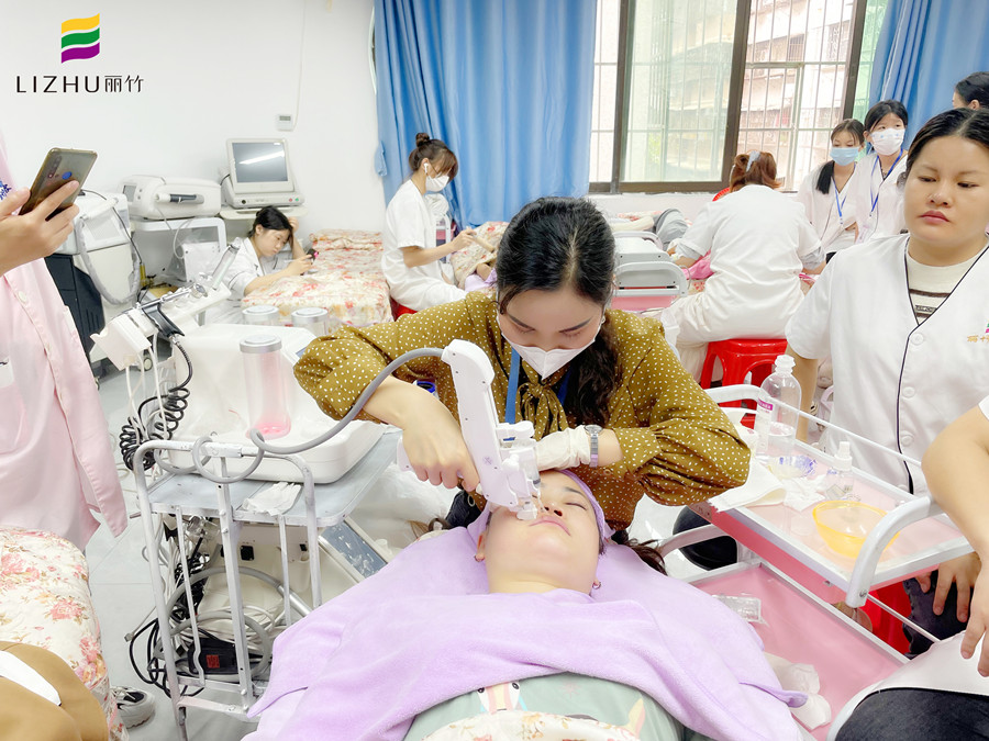 美容院該如何選擇美容儀器？廣西美容儀器培訓(xùn)班教你